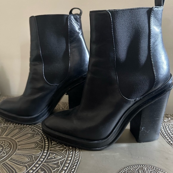 Aldo black leather stacked heel booties size 6 - Picture 2 of 4